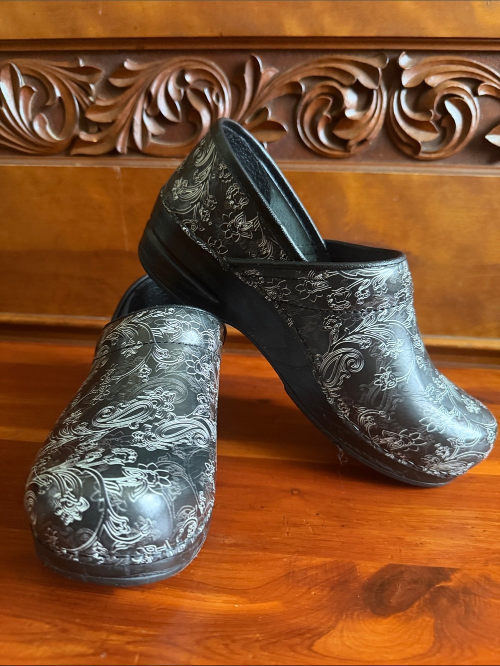 Sanita | Professional Patent Leather Black/Silver Patterned Clogs 37